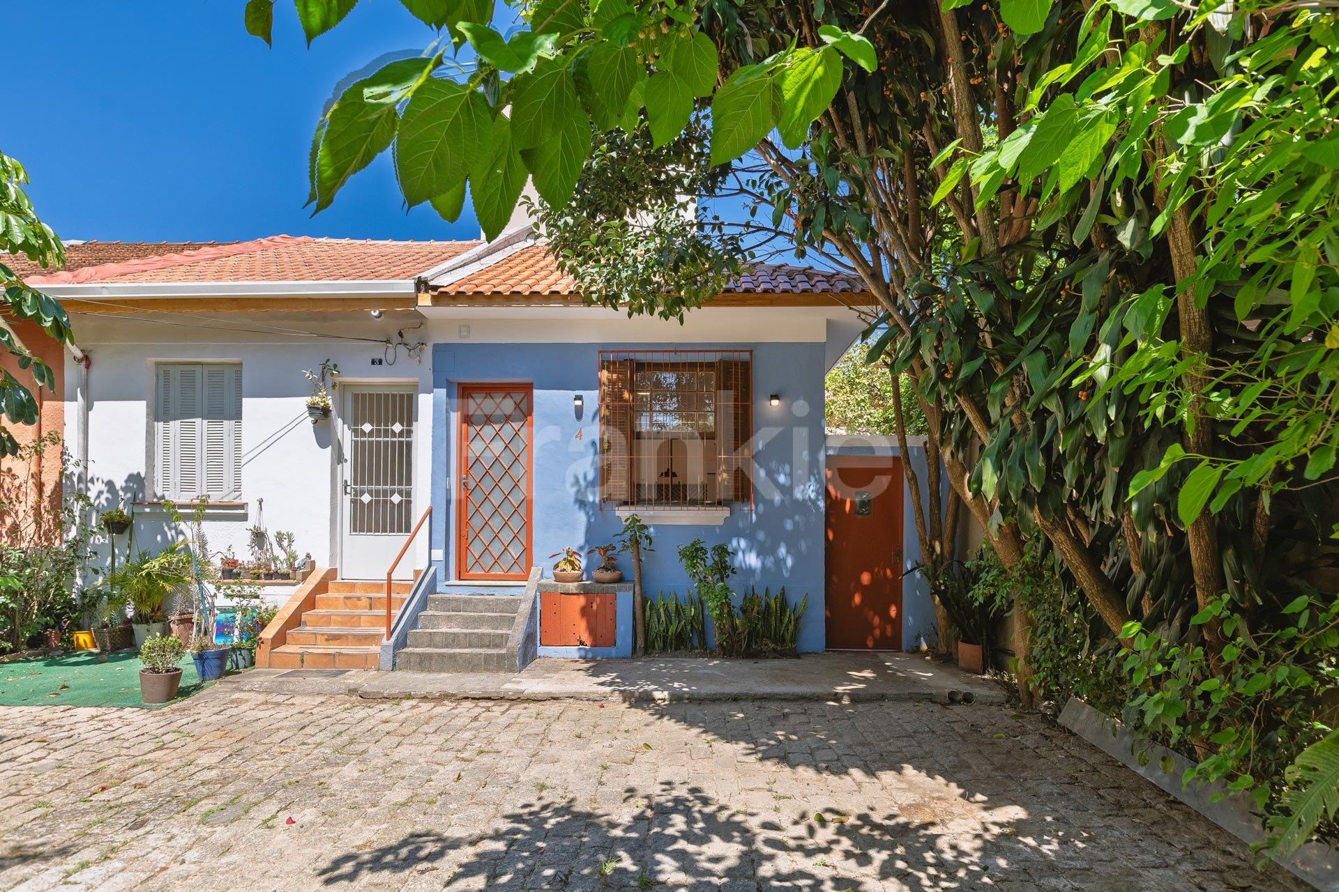 A casa, a vila e a amoreira
